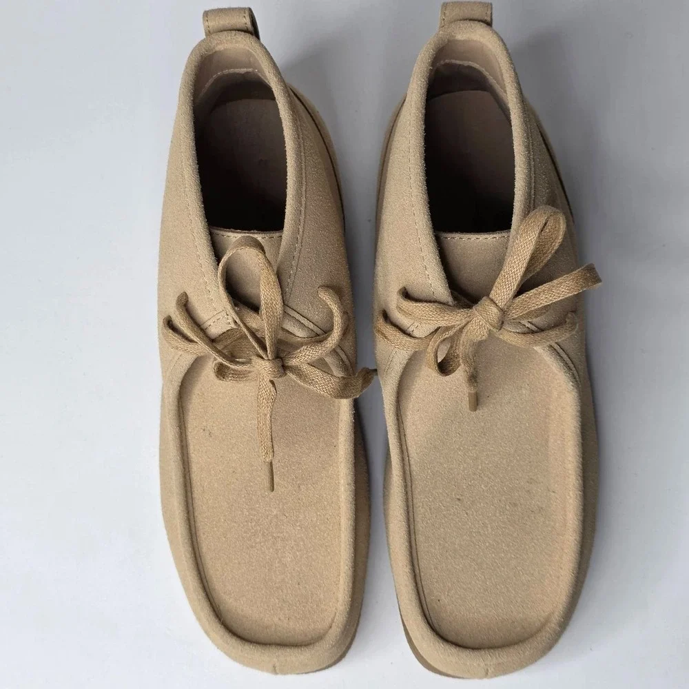 Amazon Essentials Men's Ankle Chukka Boots Size 9 Beige Faux Suede Lace Up Shoes